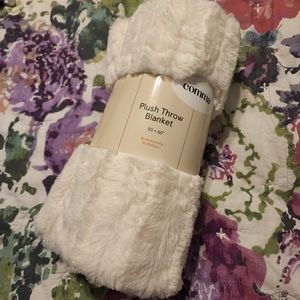 Comma plush throw blanket 50" by 60"